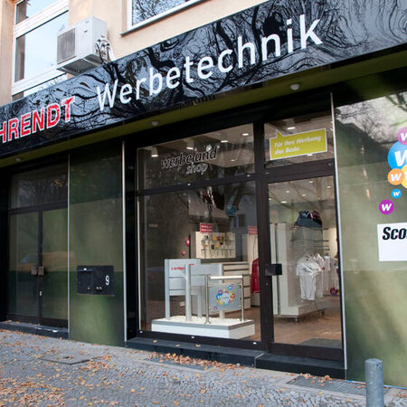 Werbetechnik im werbeland®-Showroom von Behrendt Werbetechnik. Berliner Reklame im Gesundbrunnen, Bezirk Mitte